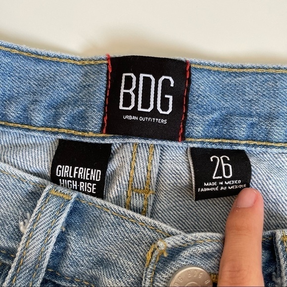URBAN OUTFITTERS BDG High Rise Girlfriend Cutoff Shorts Light Wash distressed 26 - Picture 5 of 8